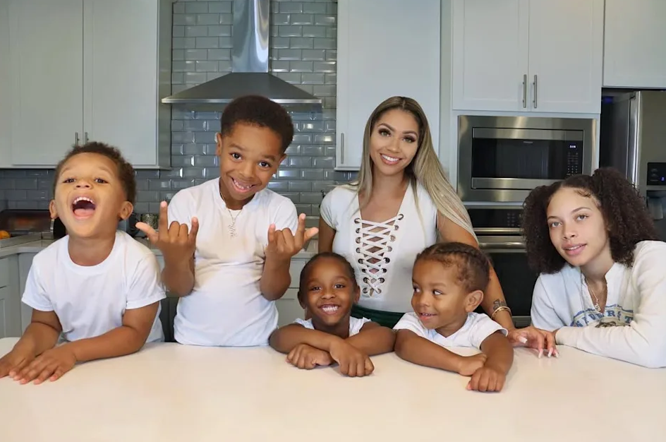 Cashmere Saint Newton